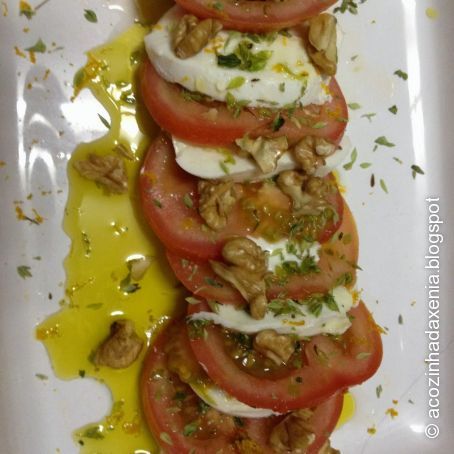 Tomate com queijo mozarela fresco