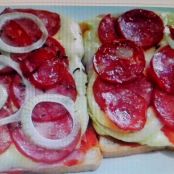 PIZZA COM PÃO DE SANDUICHE