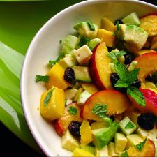 Salada de abacate, nectarina, manga e queijo do Pico