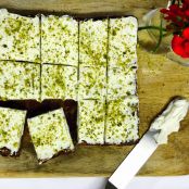 Bolo de Figos com Cobertura de Mascarpone e Pistache