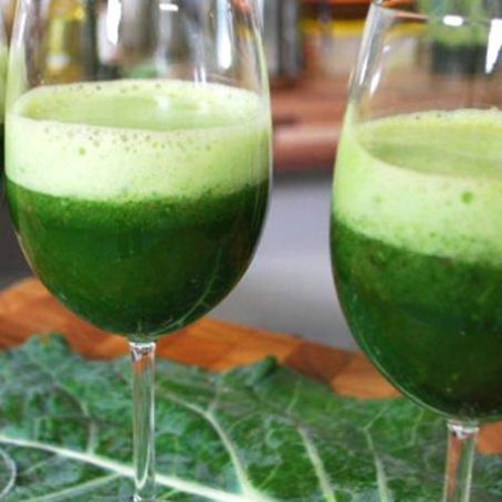 Suco verde com aipo desintoxicante