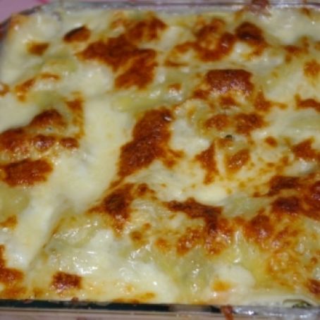 Lasanha com molho branco e bolonhesa