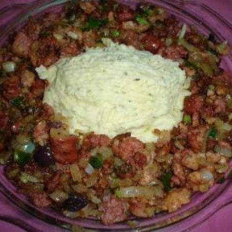 Picadinho de linguiça com purê de batata