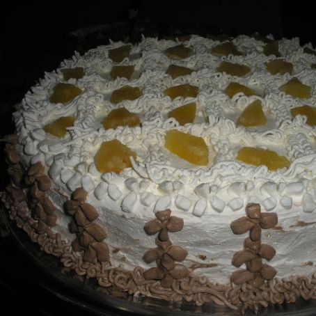 Bolo de chocolate e abacaxi