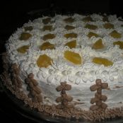 Bolo de chocolate e abacaxi