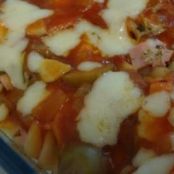 Macarrão de forno com presunto e queijo