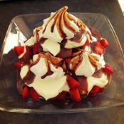 Verrine de Merengue com morango e chocolate