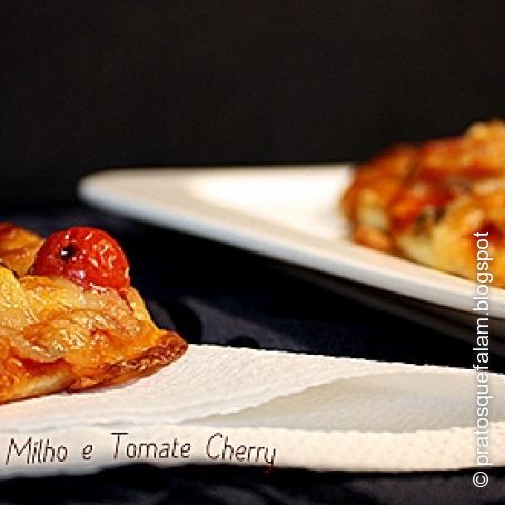 Mini Pizzas de Bacon, Milho e Tomate Cherry