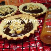 Mini tartes de chocolate com piri-piri com laranja e amêndoa triturada