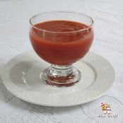 Molho de tomates, massa de tomate, suco e tomates pelados