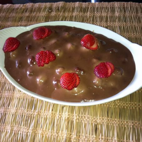 BOMBOM DE MORANGO NA TRAVESSA