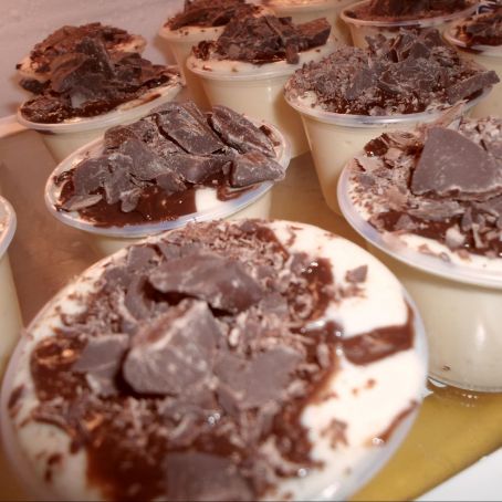 Mousse de Maracujá com Cobertura de Chocolate Meio Amargo