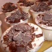Mousse de Maracujá com Cobertura de Chocolate Meio Amargo