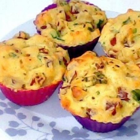 Muffins de Lingüiça, Queijo e Azeitonas Pretas