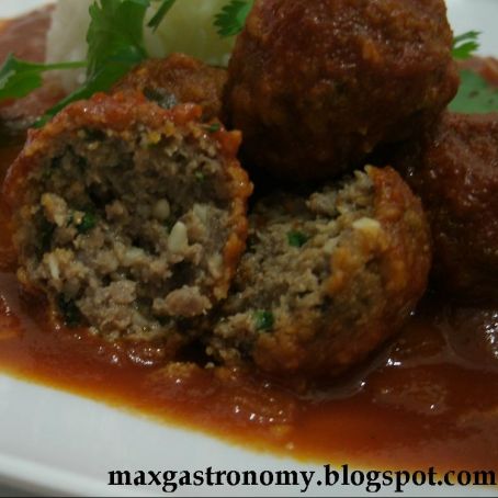 Almôndegas Recheadas ao Molho