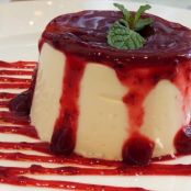 Panna Cotta com calda de vinho