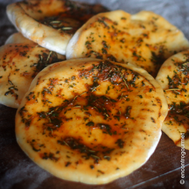 Pão Sírio com Manteiga Temperada