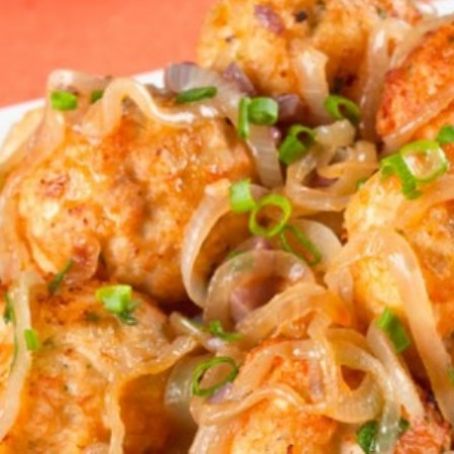 Almôndega de frango acebolada