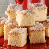 Bolo cremoso de coco