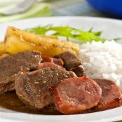 Carne de panela com mandioca e linguiça