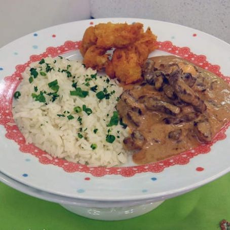Estrogonofe Barato com Batata Crocante
