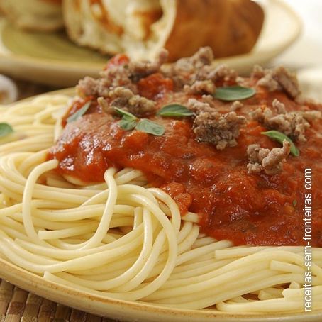 Spaghetti (ou talharim) à bolonhesa