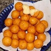 Bolinho de Batata com Queijo frito