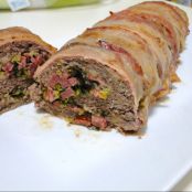 Rocambole de carne com bacon