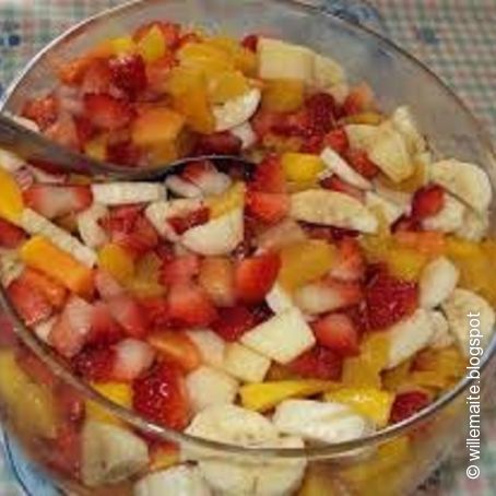 Salada de frutas com leite condensado