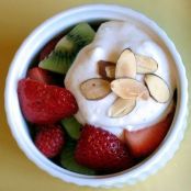 Salada de Abacaxi, Morango, Pera e Nozes com Creme de Limão