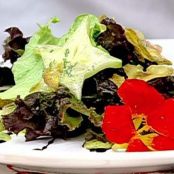 Salada com Salmão e Molho de Maracujá