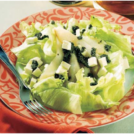 Salada de alface, pera e pesto de hortelã