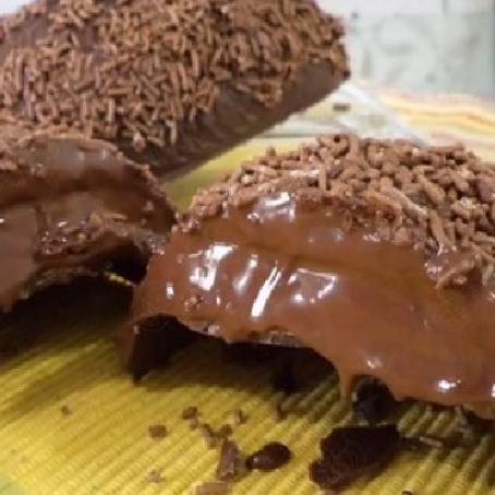 Ovo de Páscoa rechado de brigadeiro.