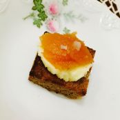 Tosta de Centeio com Manteiga e Marmelada