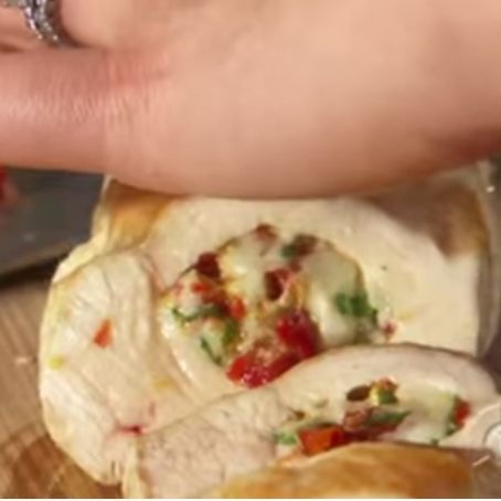 Sobrecoxa recheada com tomate seco e peito de perú