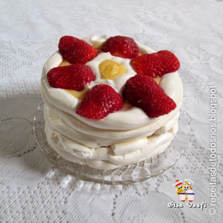 Sobremesa de morango com creme de limão siciliano