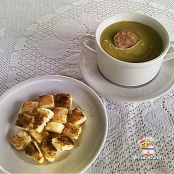 Sopa de ervilha com croutons