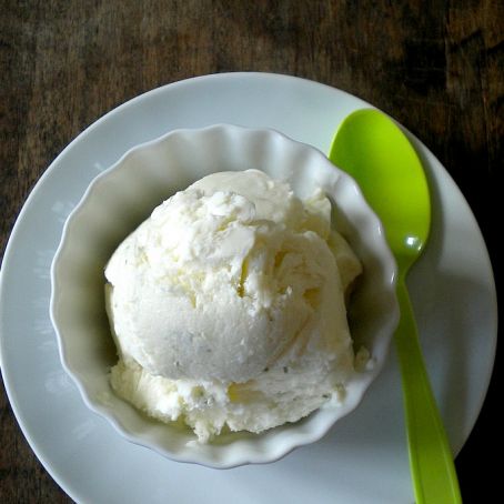 Sorvete de leite condensado cremoso