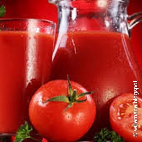 Suco de tomate com couve