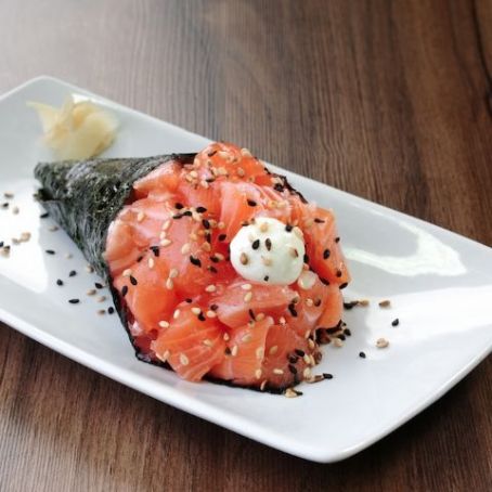 Temaki de Salmão com Cebolinha