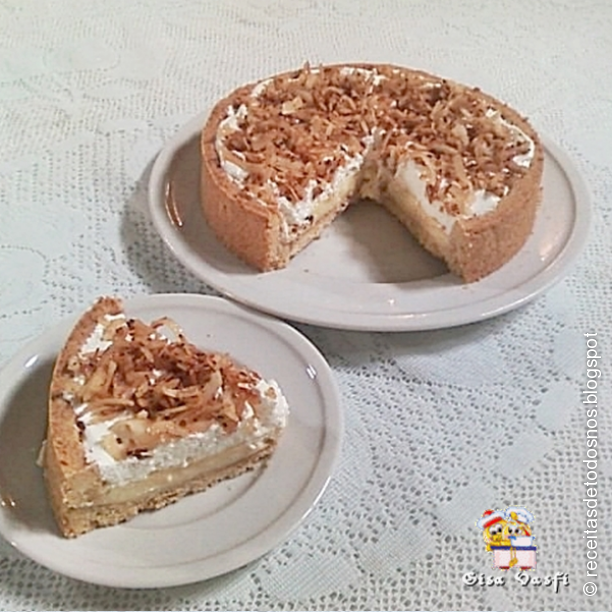 Torta de coco com cobertura 