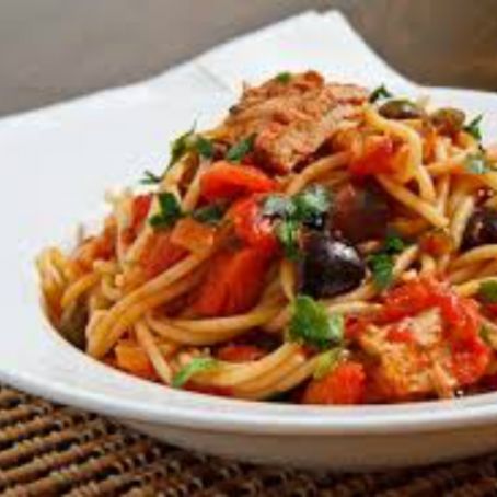 Macarrão ao molho de  azeitona