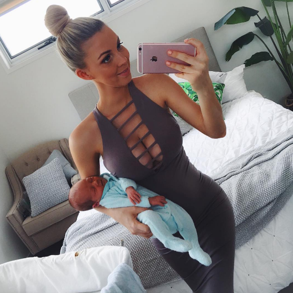 OKK  2 SEMANAS depois de seu parto ela posta uma foto que vai lhe enervar!