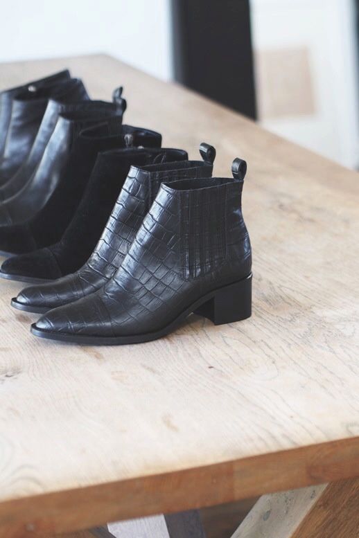 5 PARES de  SAPATOS para TER em seu ARMÁRIO.