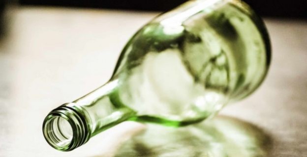 Remova os resíduos dos rótulos