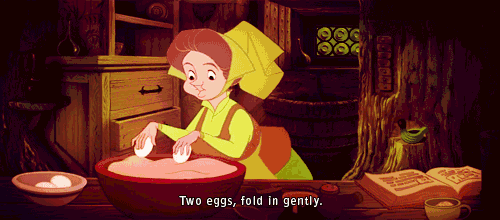 1 - Quando você adiciona em seu bolo, literalmente, os ovos inteiros